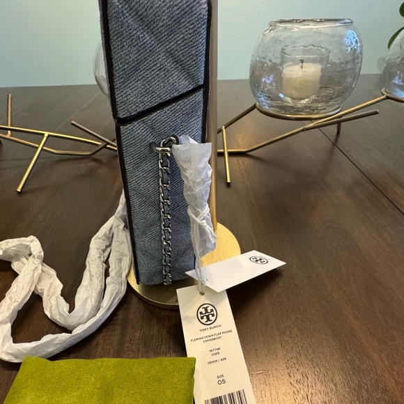 NWT Tory Burch
Fleming Quilted Suede Phone Crossbody Bag - Picture 4 of 8